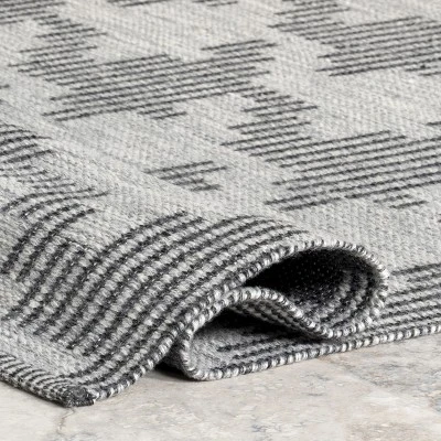 NuLOOM Resi Geometric Striped Indoor/Outdoor Patio Area Rug 3 NuLOOM Resi Geometric Striped Indoor/Outdoor Patio Area Rug - Image 3